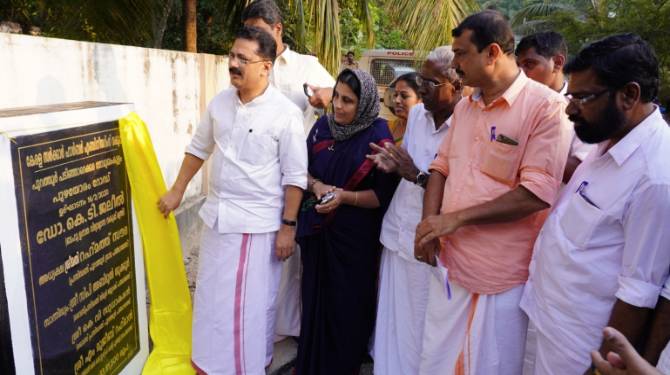 പടിഞ്ഞാറേക്കര ഗോമുഖം പുഴയോര റോഡ് മന്ത്രി നാടിന് സമര്‍പ്പിച്ചു