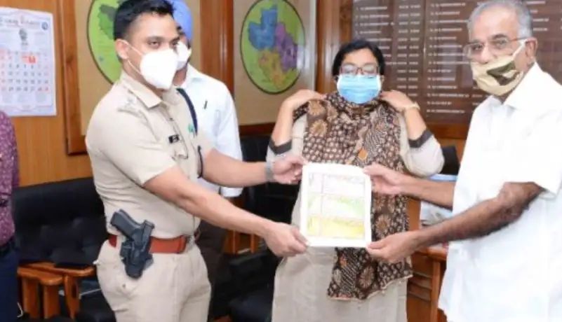 കോവിഡ് 19; അയല്‍ സംസ്ഥാനങ്ങളില്‍ നിന്നു വരുന്ന  വാഹനങ്ങളില്‍ പൊലീസ് സ്റ്റിക്കര്‍ പതിക്കും