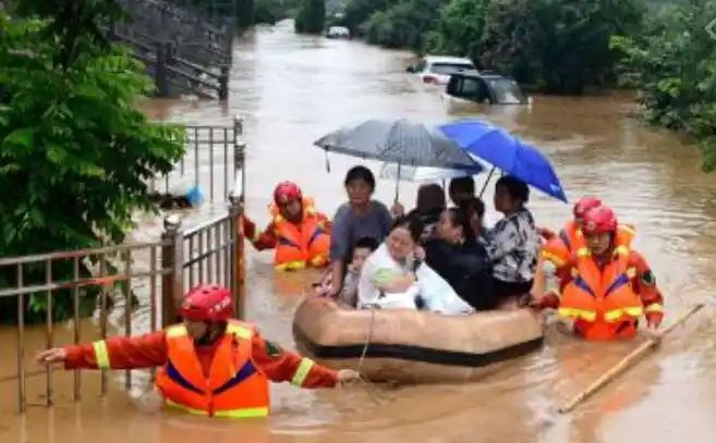 ചൈനയില്‍ വെള്ളപ്പൊക്കം; വുഹാനില്‍ റെ​​​ഡ് അ​​​ലര്‍​​​ട്ട് പ്ര​​​ഖ്യാ​​​പി​​​ച്ചു