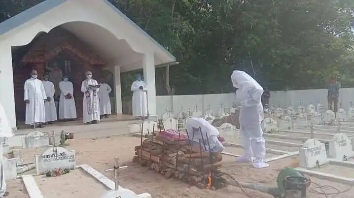 കൊവിഡ് ബാധിച്ച്‌ മരിച്ചയാളെ പള്ളി സെമിത്തേരിയില്‍ ദഹിപ്പിക്കാന്‍ ഇടമൊരുക്കി ലോകത്തിന് മാതൃകയായി ആലപ്പുഴ ലത്തീന്‍ രൂപത
