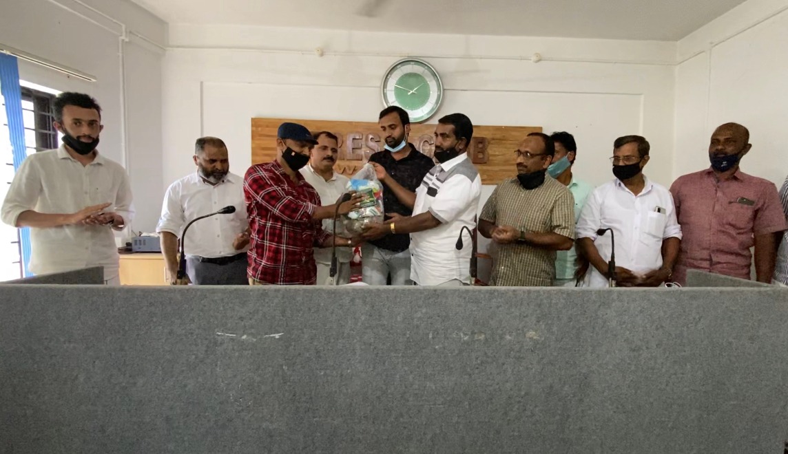 മാധ്യമ പ്രവര്‍ത്തകര്‍ക്ക് ഓണസമ്മാനവുമായി ഗ്ലോബല്‍ കെ.എം.സി.സി വയനാട്