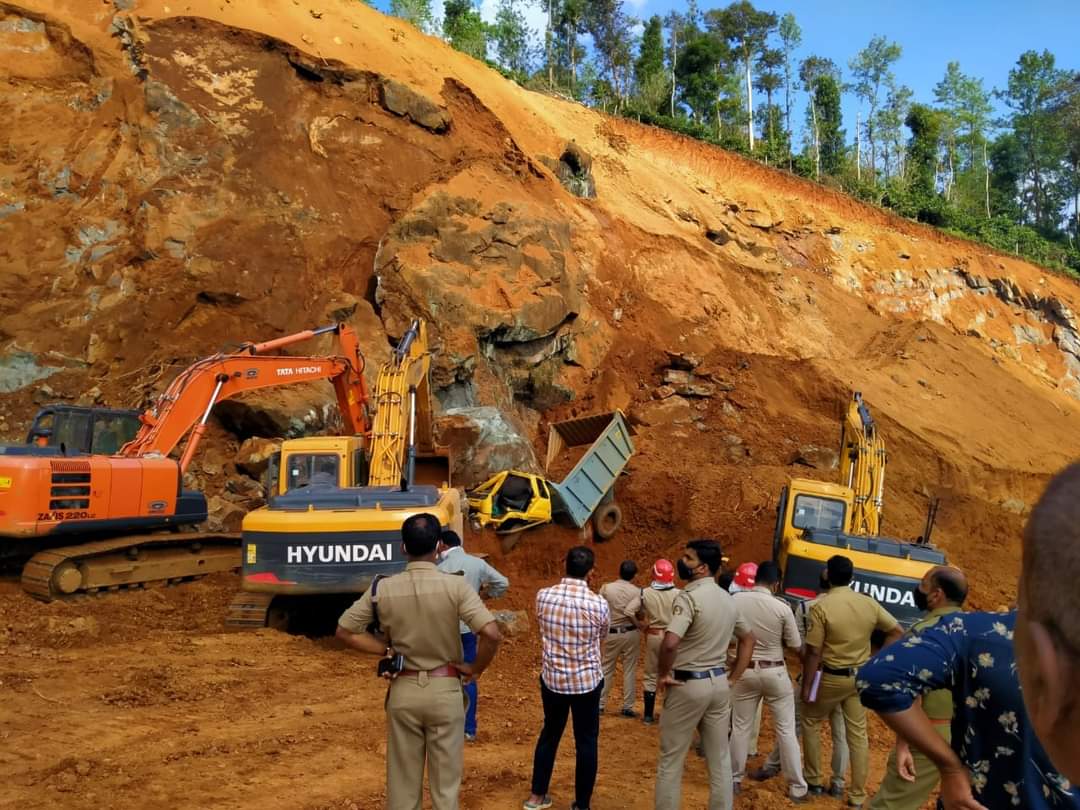 വയനാട് വടുവഞ്ചാലിലെ ക്വാറി അപകടം; മണ്ണിനടിയില്‍പ്പെട്ട ടിപ്പര്‍ ഡ്രൈവര്‍ മരിച്ചു