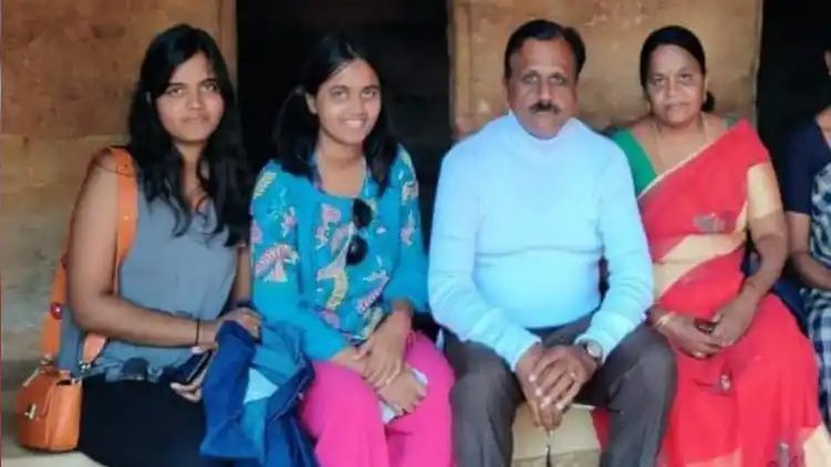 പുനര്‍ജീവിക്കുമെന്ന് വിശ്വസിച്ച്‌ പെൺമക്കളെ ബലി നല്‍കി; ആന്ധ്രയില്‍ അധ്യാപക ദമ്പതികൾ അറസ്റ്റില്‍