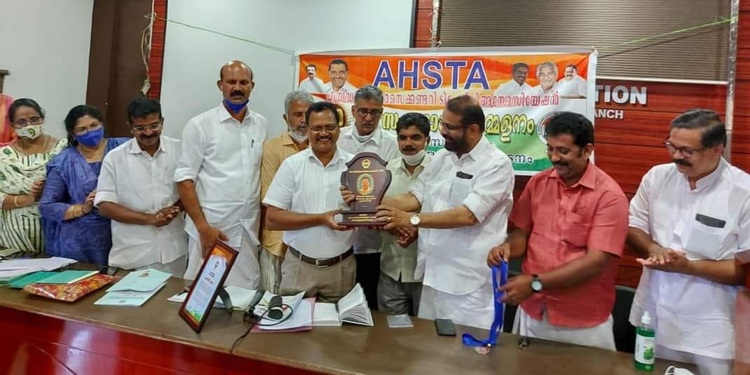 ഇ.വി. അബ്രഹാം മാസ്റ്റർക്ക് ജി.കാർത്തികേയൻ സ്മാരക പുരസ്കാരം