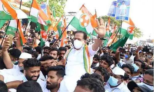ഐശ്വര്യ കേരളയാത്ര‍യില്‍ പങ്കെടുത്തതിന് സതീശന്‍ പാച്ചേനി ഉള്‍പ്പടെ 500 പേര്‍ക്കെതിരെ കേസ്
