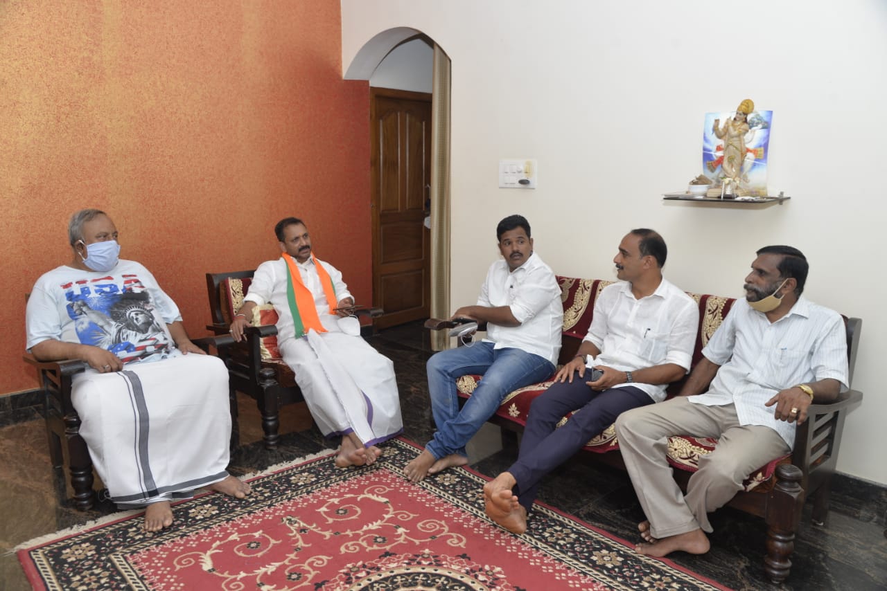 മനീതി സംഘത്തെയും അവിശ്വാസികളെയും ശബരിമലയിലേയ്ക്ക് കൊണ്ടുപോയത് ദേവസ്വം മന്ത്രിയുടെ നേത്യത്വത്തില്‍: കെ.സുരേന്ദ്രന്‍