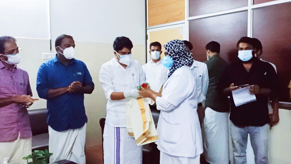 ലോക നഴ്സസ് ദിനത്തിൽ ഭാഗമായി നേഴ്സുമാരെ ആദരിച്ചു