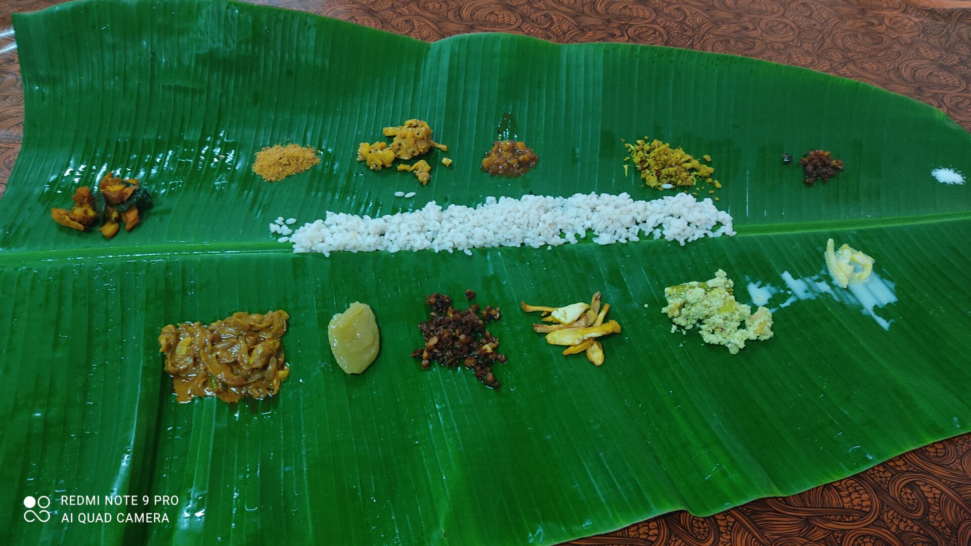 പ്രതീകാത്മക ചക്ക സദ്യയൊരുക്കി ഫാ: ബേബിക്ക് തുടിയുടെ യാത്രയപ്പ്