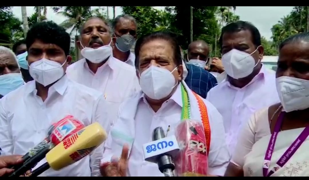 മുഖ്യമന്ത്രി മാഫിയ സംഘങ്ങളെ സഹായിക്കാൻ ശ്രമിക്കുന്നു;രമേശ് ചെന്നിത്തല