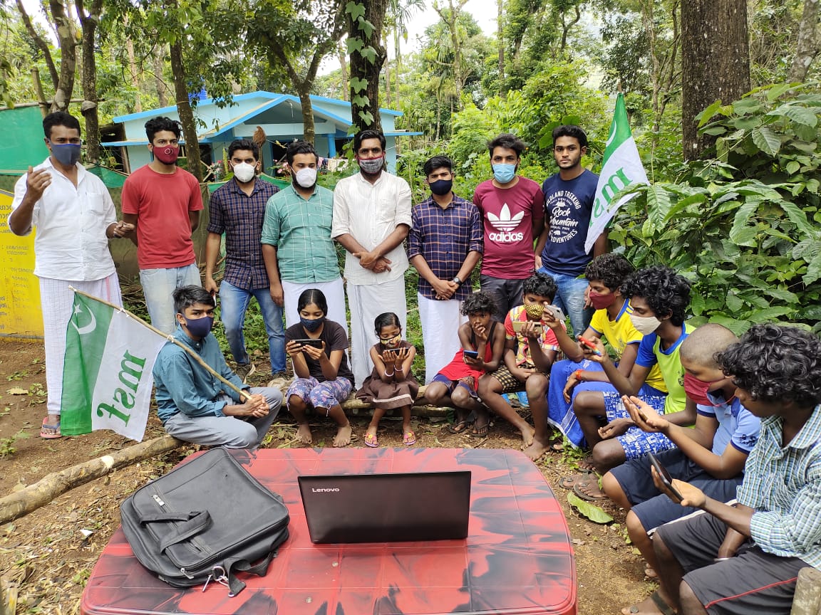 ഓണ്‍ലൈന്‍ ക്ലാസിന് പുറത്തായ വട്ടക്കുണ്ട് കോളനിയിലെ കുട്ടികള്‍ക്ക് കരുതലുമായി എം.എസ്.എഫ്
