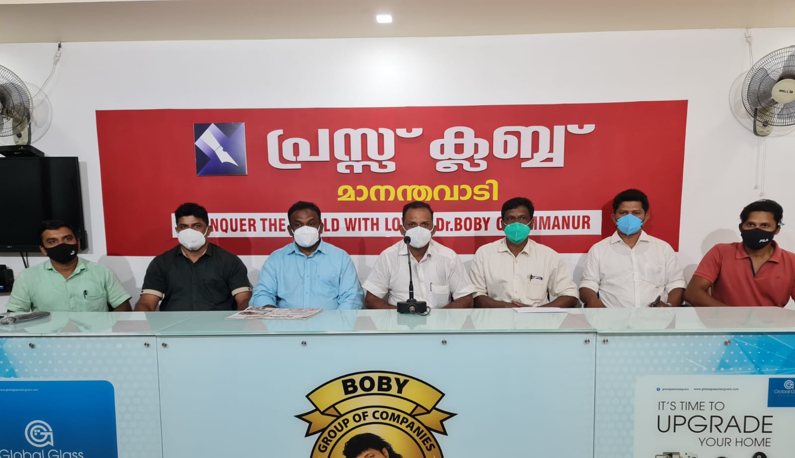 വീടുകളിലും ഫാമിലുകളിലും പ്രതിഷേധ കൂട്ടായ്മയുമായി കോഴി കർഷകർ