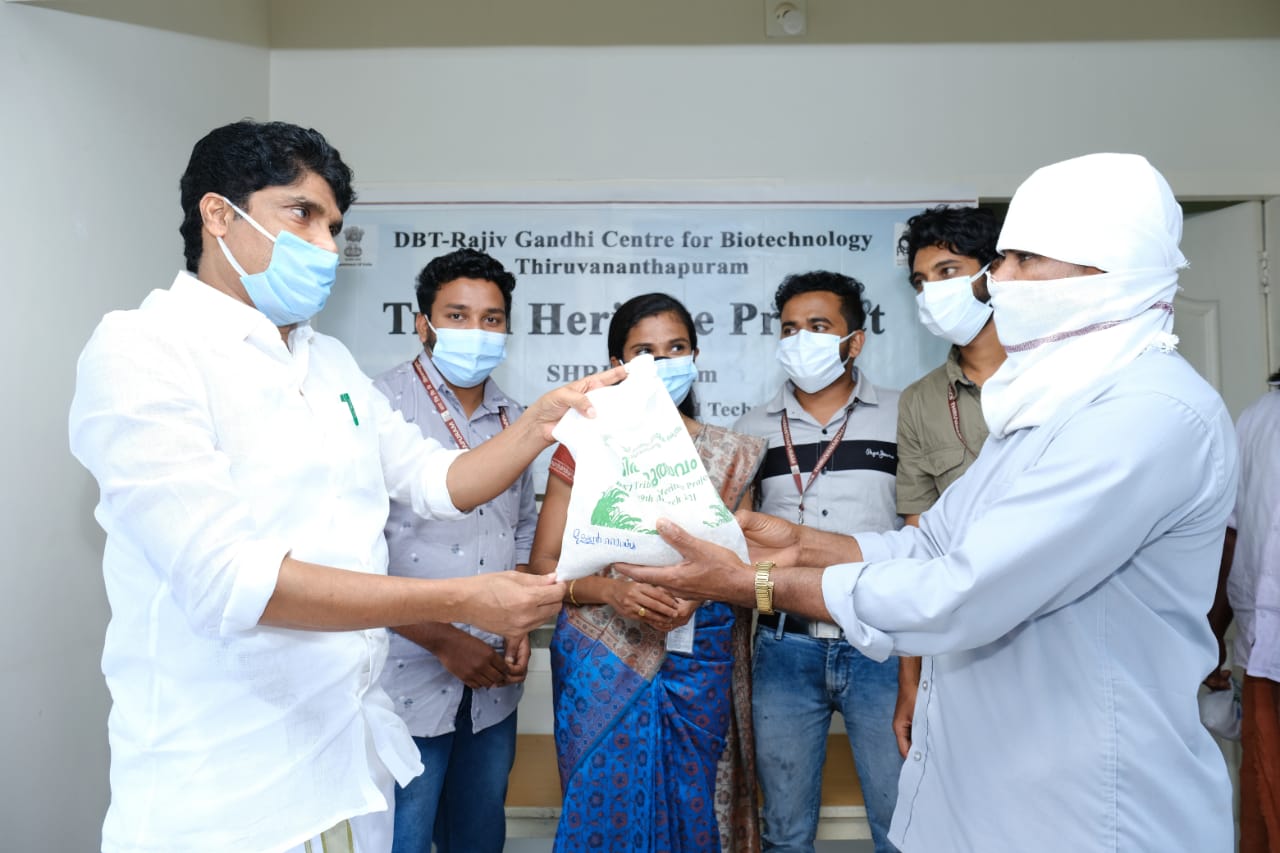 ജനിതക ബാങ്ക് പദ്ധതി; നെൽവിത്തുകൾ വിതരണം ചെയ്തു