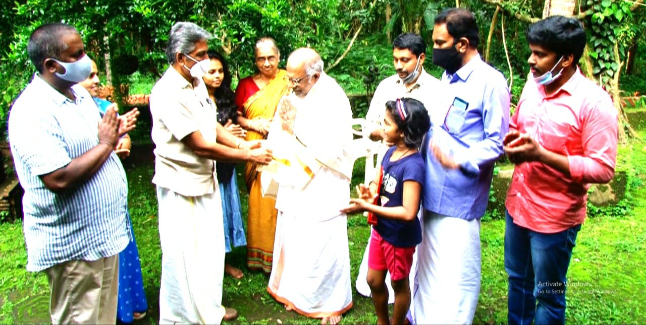 കളരി ആചാര്യൻ  വളപ്പിൽ കരുണൻ ഗുരുക്കളെ സംസ്കാരസാഹിതി ആദരിച്ചു