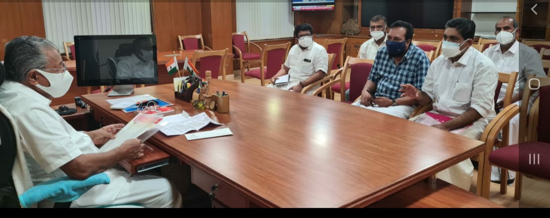 പന്നി കൃഷിക്കാരുടെ തീറ്റ മുടക്കരുത്;ലൈവ് സ്റ്റോക്ക് ഫാർമേഴ്സ് അസോസിയേഷൻ മുഖ്യമന്ത്രിക്ക് നിവേദനം നൽകി