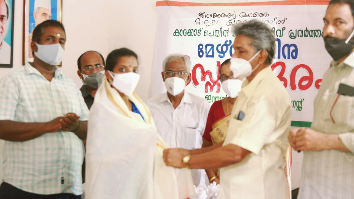 കാരക്കാട് പെയിൻ & പാലിയേറ്റീവ് പ്രവർത്തക ശ്രീമതി മേഴ്സി ബിനുവിനെ നാദാപുരം റോഡ് കോൺഗ്രസ് കമ്മിറ്റിയുടെ ആഭിമുഖ്യത്തിൽ ആദരിച്ചു