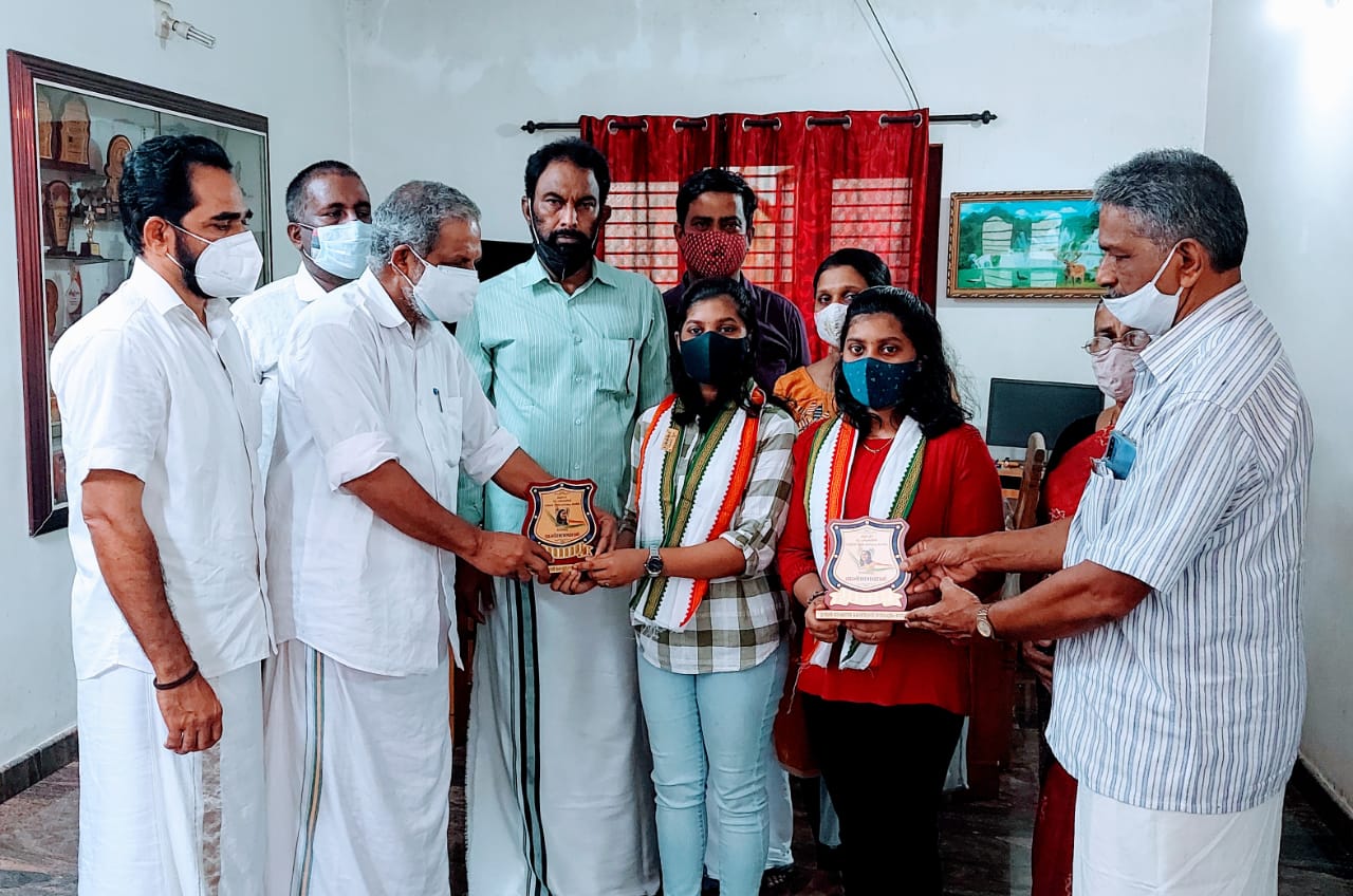 അവന്തികയേയും അനാമികയേയും അനുമോദിച്ചു 
