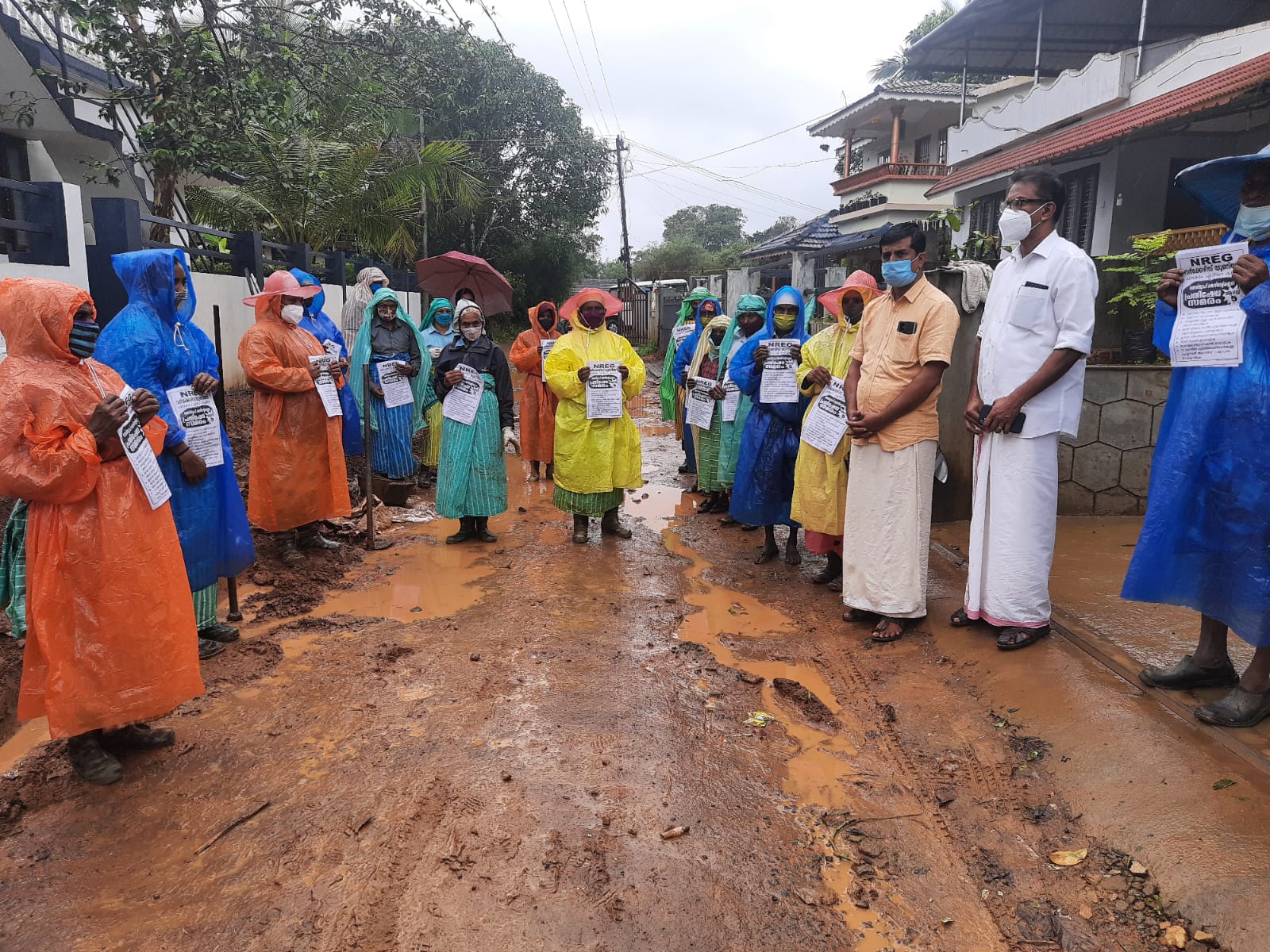 തൊഴിലുറപ്പ് തൊഴിലാളികൾ സമരം ചെയ്തു