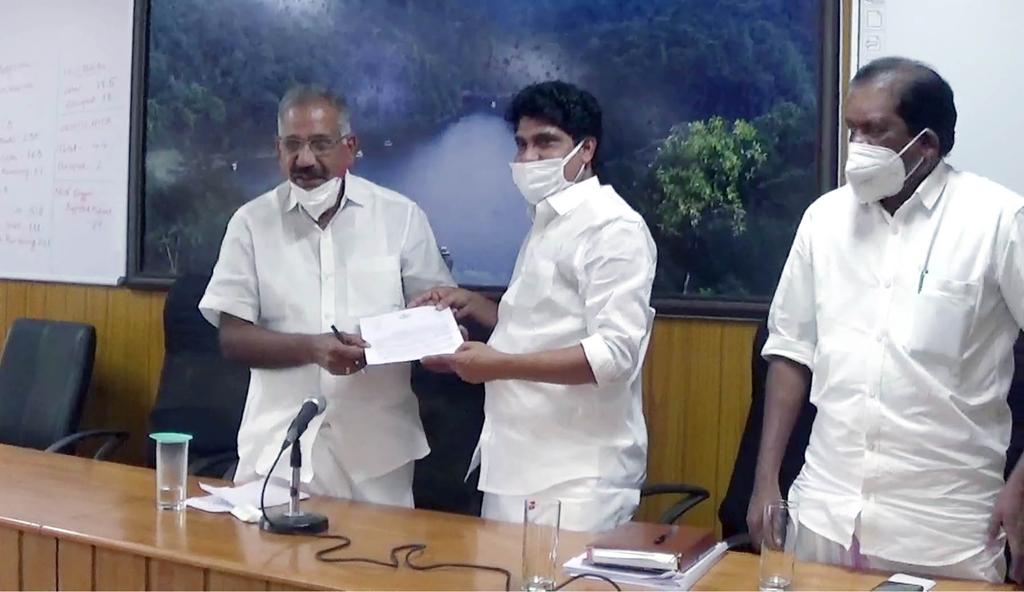 വന്യമൃഗശല്യത്തിന് പരിഹാരം കാണാന്‍ എട്ട് നിര്‍ദേശങ്ങള്‍;അഡ്വ. ടി സിദ്ദിഖ് എം എല്‍ എ മന്ത്രി എ കെ ശശീന്ദ്രന് നിവേദനം നല്‍കി