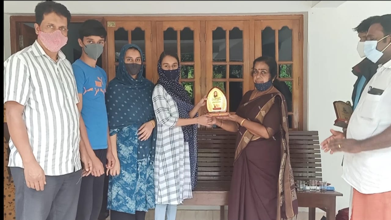 എസ്.എസ്.എൽ.സി, പ്ലസ് ടൂ പരീക്ഷകളിൽ ഉന്നത വിജയം നേടിയ വിദ്യാർത്ഥികളെ ആദരിച്ചു