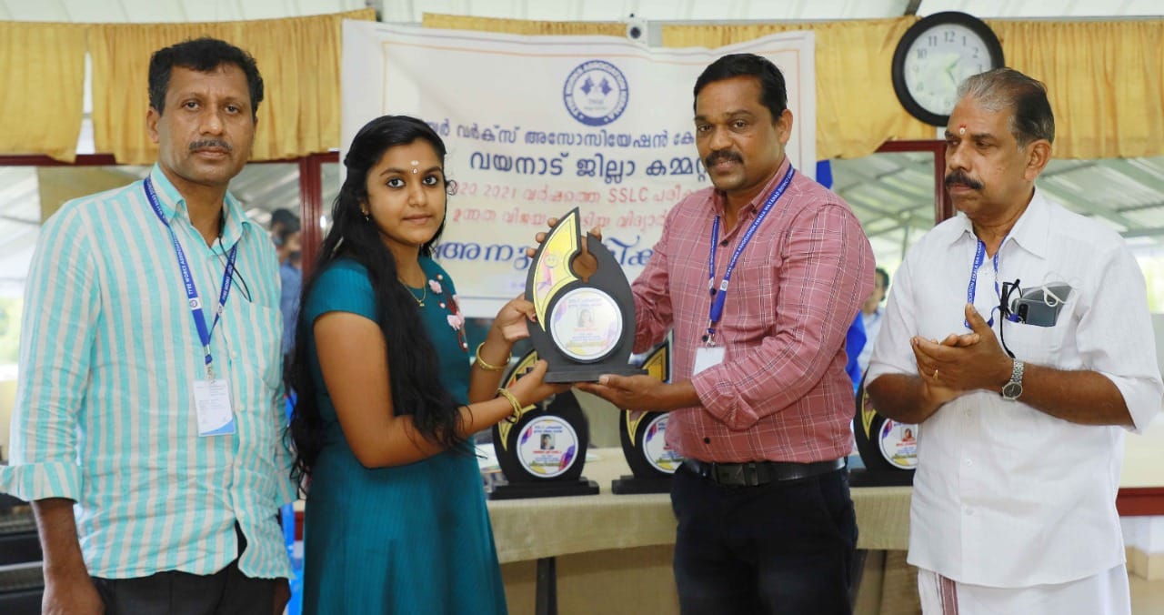 ടയർ വർക്കേഴ്സ് അസോസിയേഷൻ പ്രതിഭകളെ ആദരിച്ചു