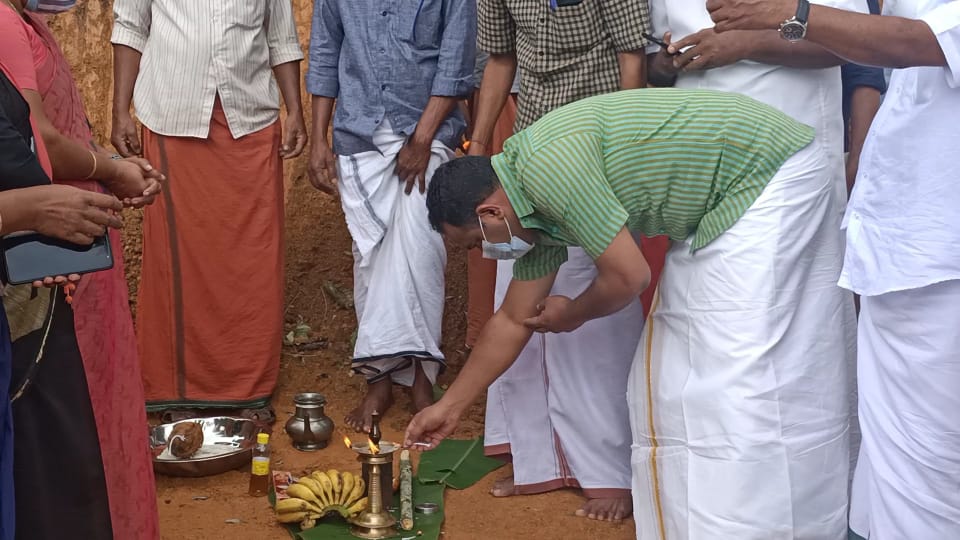അവർ ഇനി അനാഥരല്ല: മൂന്ന് സഹോദരിമാർക്ക് വീടൊരുക്കാൻ സുമനസ്സുകൾ