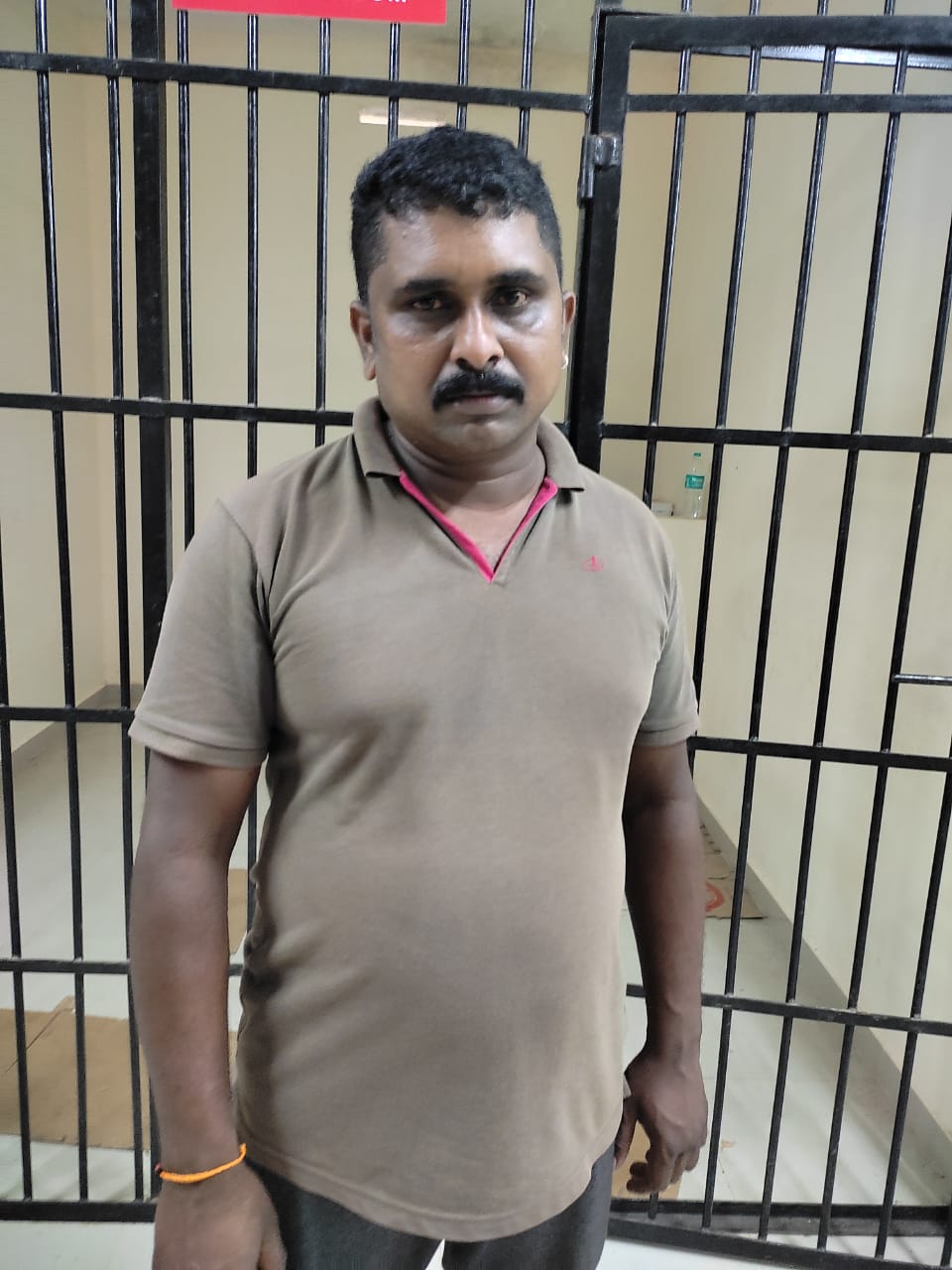 ആദിവാസി കോളനികൾ കേന്ദ്രീകരിച്ച്  മദ്യവിൽപന നടത്തുന്നയാൾ എക്സൈസ് പിടിയിൽ; 17 .280 ലിറ്റർ കർണ്ണാടക നിർമ്മിത  മദ്യവും പിടിച്ചെടുത്തു