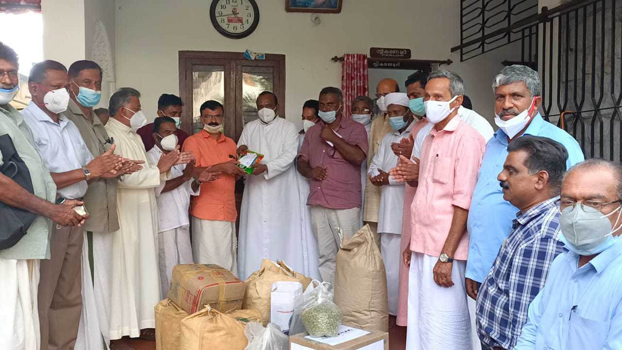 ഡൽഹി കർഷക സമര കേന്ദ്രത്തിലേക്കുള്ള വിഭവങ്ങൾ കൈമാറി