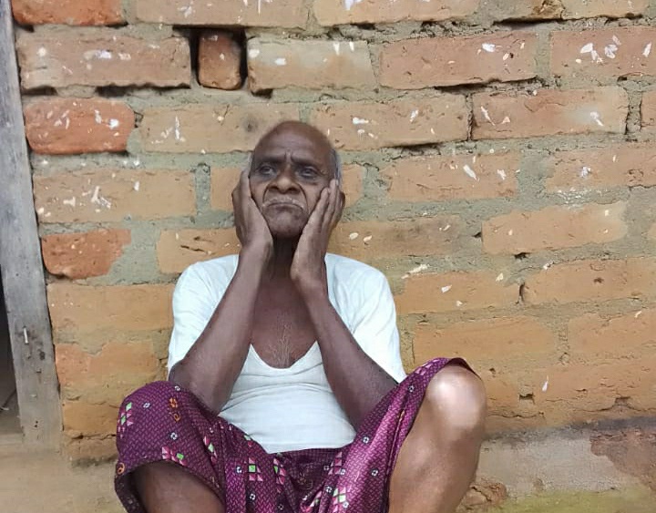 വയസ്സ് 83 ആയി : മരിക്കുന്നതിന് മുമ്പ് ഭൂമി കിട്ടുമോ ? അധികാരികളുടെ നെഞ്ചിൽ കൊള്ളണം ഒണ്ടൻ പണിയൻ്റെ ചോദ്യം