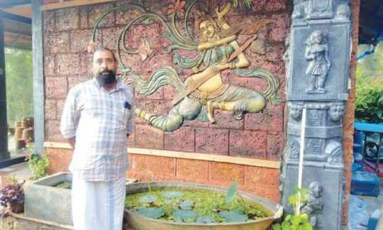 വ​യ​നാ​ട്ടി​ലെ ക​ലാ​കാ​ര​ന്മാ​ര്‍​ക്കാ​യി ആ​ര്‍​ട്ട്​​ ഗാ​ല​റി​യു​മാ​യി സു​രേ​ഷ് കൃ​ഷ്ണ