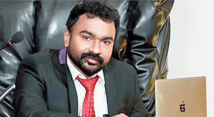 മോൻസൺ മാവുങ്കൽ ഭൂമി തട്ടിപ്പ് കേസിലും പ്രതി;വയനാട് ബീനാച്ചി എസ്റ്റേറ്റ് നൽകാമെന്ന് പറഞ്ഞ് തട്ടിയത് 1.67 കോടി രൂപ 