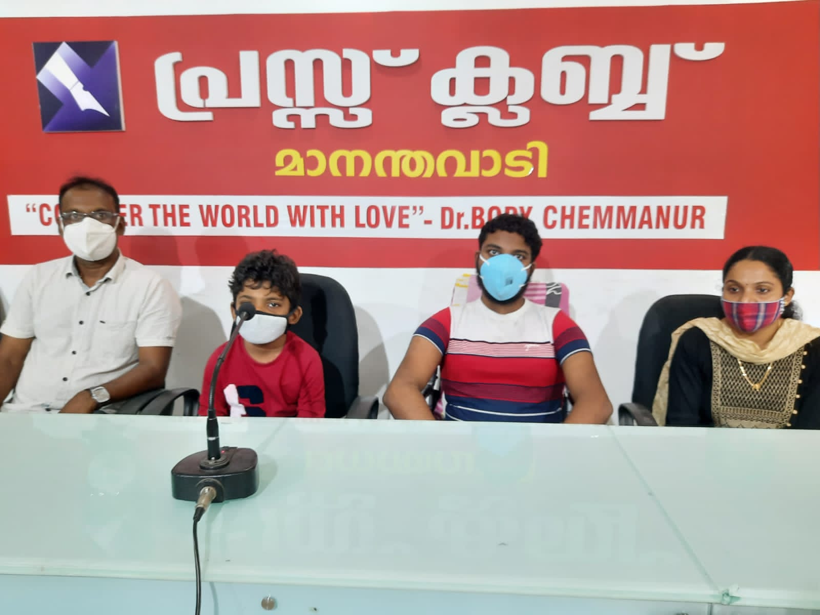 റവന്യൂ ഉദ്യോഗസ്ഥരുടെ അനാസ്ഥ; പെരുവഴിയിലായി ജൈസനും കുടുംബവും.