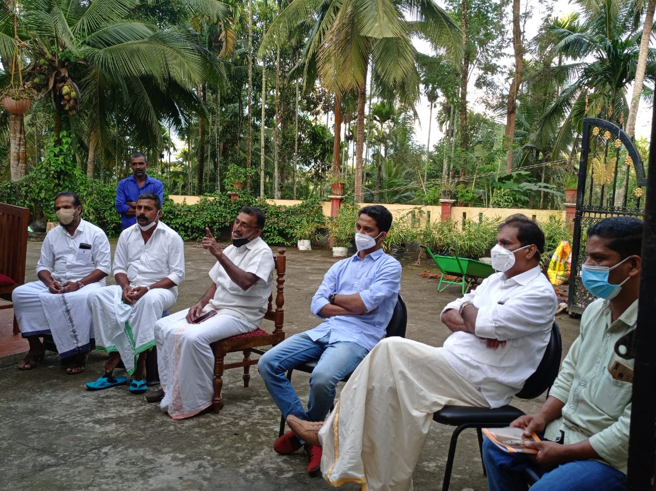 കണ്ണീരണിഞ്ഞ പാടത്ത് വി ഫാമിൽ പ്രതിക്ഷയർപ്പിച്ച് വയനാടൻ ജനത