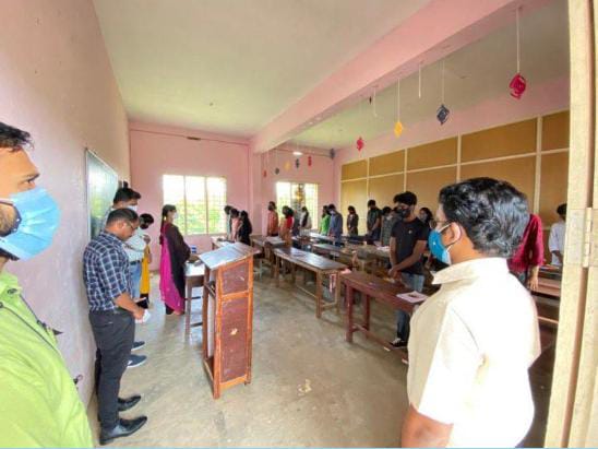 വീരമൃത്യു വരിച്ച ജവാന്മാർക്കും പ്രശസ്ത നടൻ നെടുമുടി വേണുവിനും ആദരാഞ്ജലികൾ അർപ്പിച്ചു