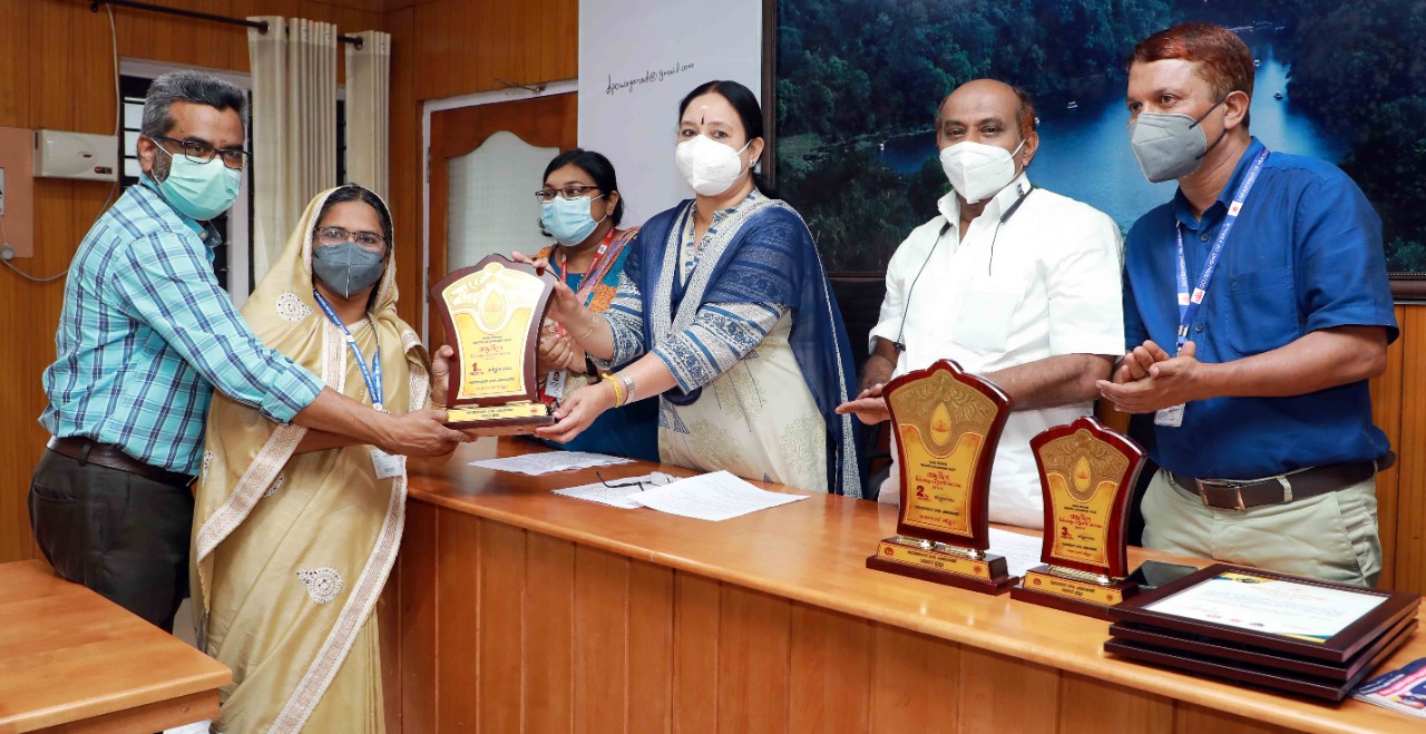 ആര്‍ദ്രകേരളം പുരസ്‌കാരം വിതരണം ചെയ്തു