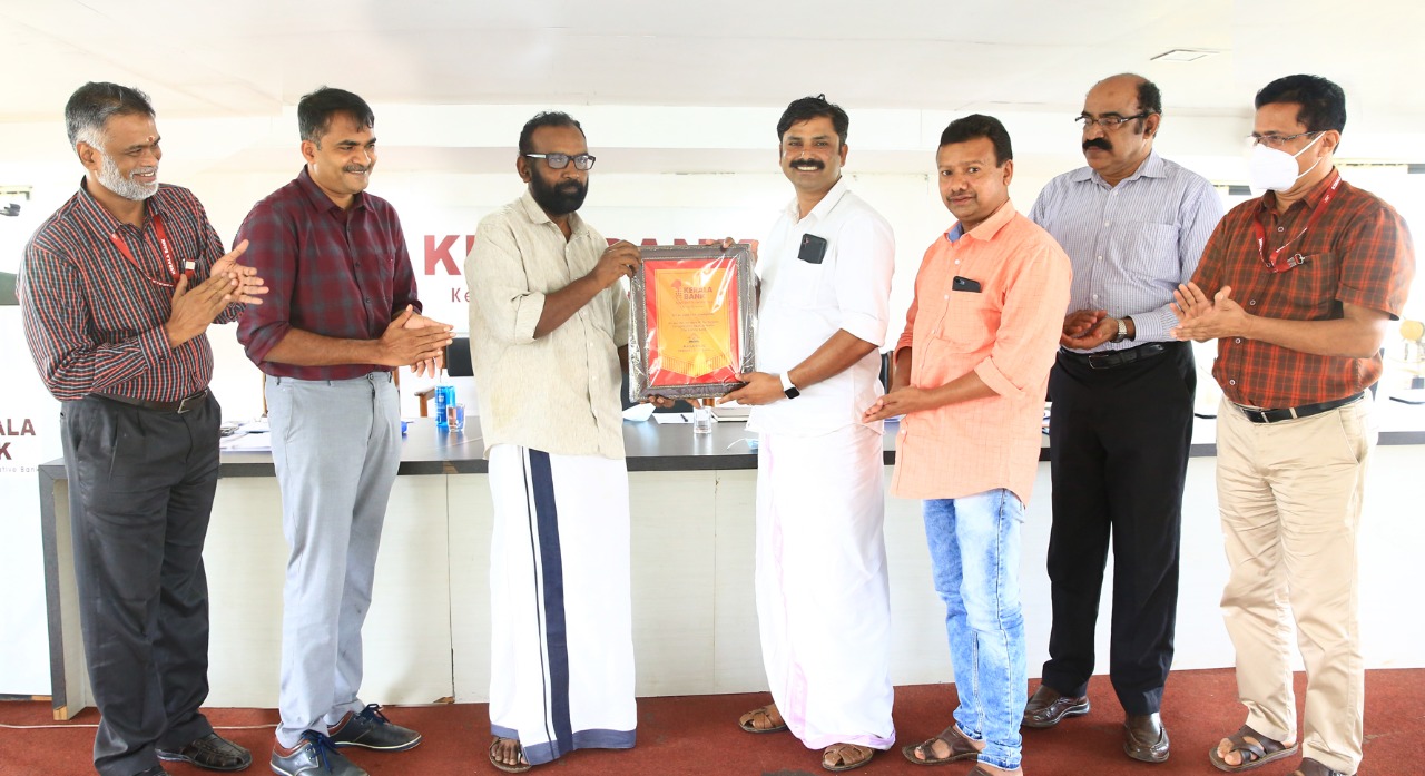കേരള ബാങ്ക് അംഗത്വ സര്‍ട്ടിഫിക്കറ്റ് വിതരണം ചെയ്തു