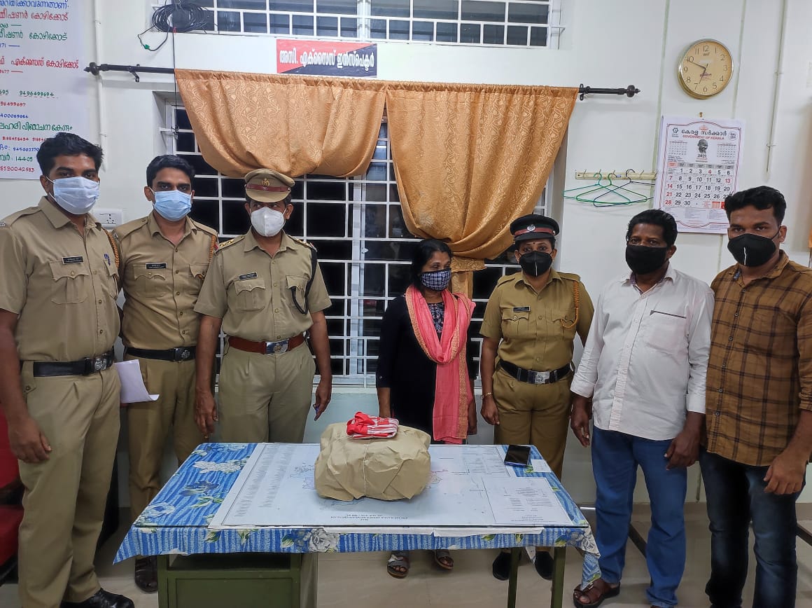 മൂന്ന് കിലോ കഞ്ചാവുമായി യുവതി പിടിയില്‍