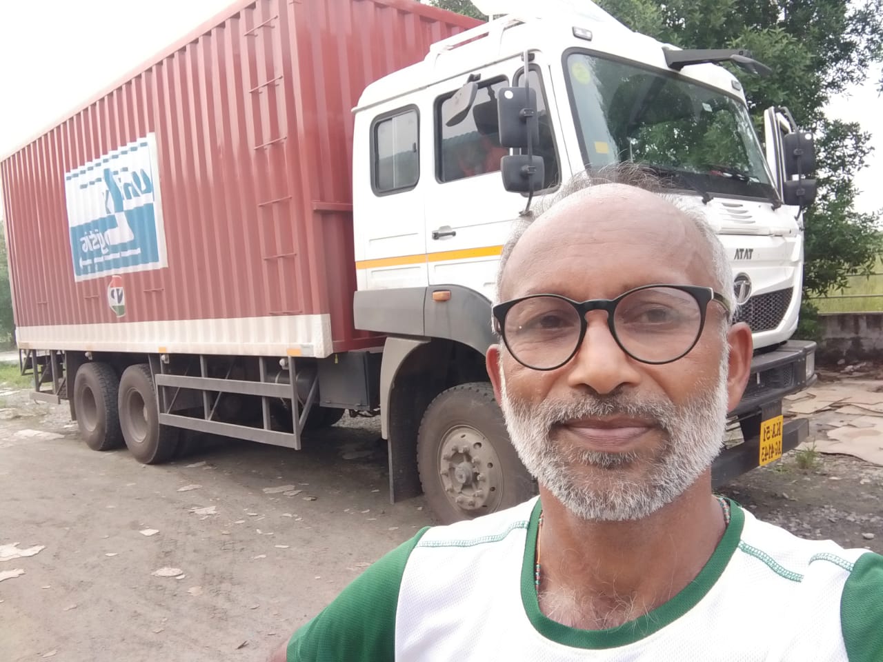 അറുപതിലും ലോറിയുടെ വളയം പിടിച്ചും മാരത്തണ്‍ ഓടിയും തോമസ്