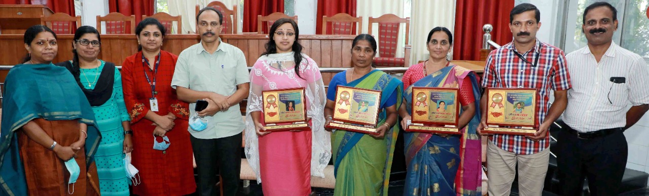 വനിത ശിശുവികസന വകുപ്പിലെ ജീവനക്കാരെ ആദരിച്ചു