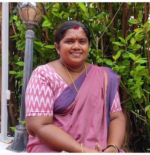 മനസ്സ് നിറക്കും;വറവ്കാരി പെൺക്കുട്ടി ഡോക്ടർ ഇളവരശിയായ കഥ