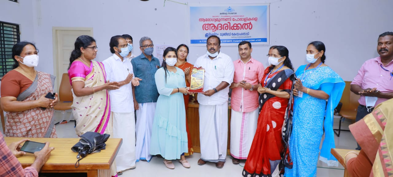 കൽപ്പറ്റ നഗരസഭ കോവിഡ് പ്രതിരോധ പോരാളികളെ ആദരിച്ചു