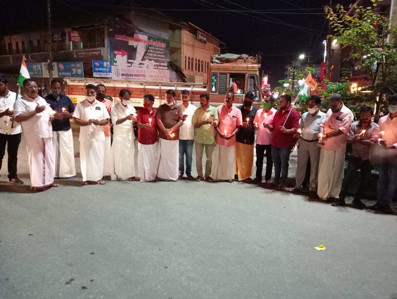 ഡൽഹിയിൽ രക്തസാക്ഷികളായ കർഷകർക്ക് ആദരം അർപ്പിച്ചു 