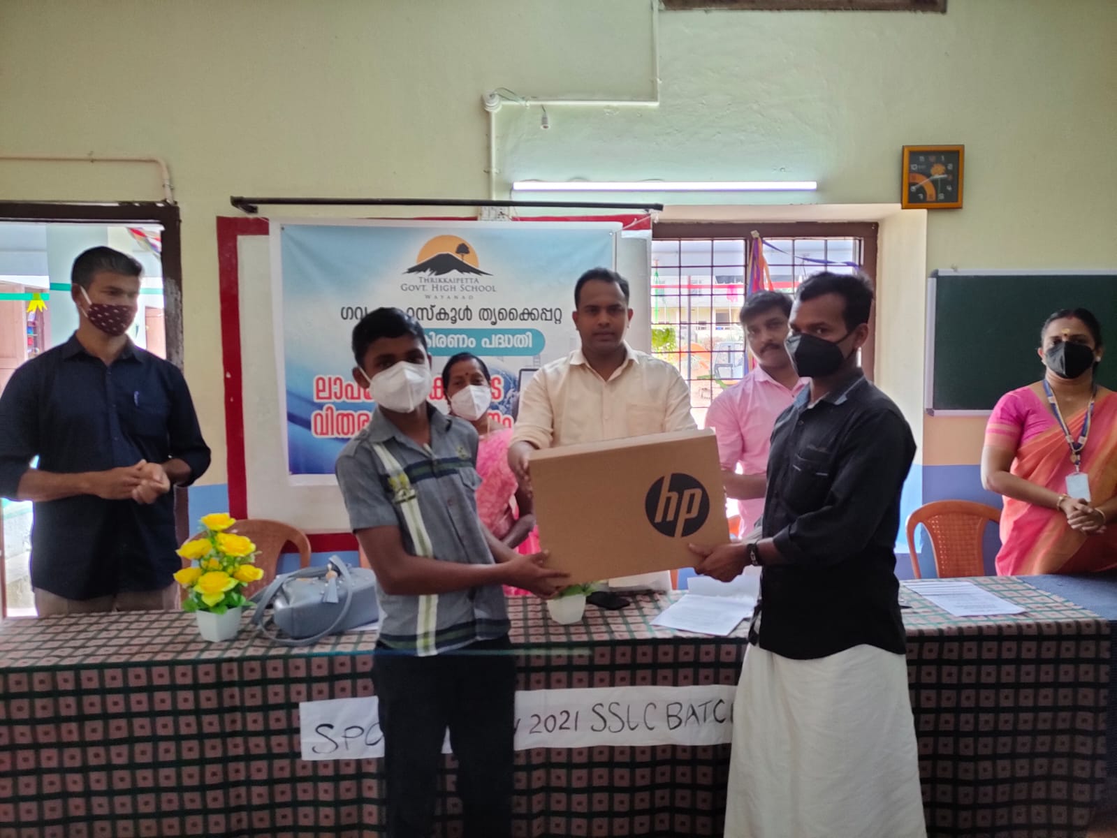 വിദ്യാകിരണം പദ്ധതി: ലാപ്ടോപ്പ് വിതരണം ചെയ്തു