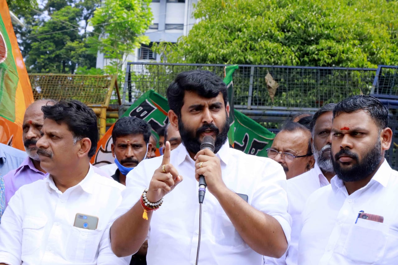 എസ് ഡി പി ഐ -പോപ്പുലർ ഫ്രണ്ട് ആസൂത്രിത കൊലപാതകങ്ങൾ അവസാനിപ്പിച്ചില്ലെങ്കിൽ കേരളം കനത്ത വില നൽകേണ്ടിവരും – പ്രഫുൽ കൃഷ്ണ