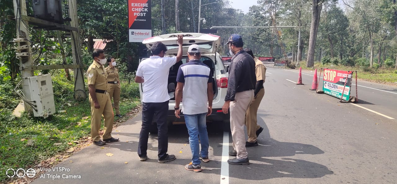 വാഹന പരിശോധന നടത്തി 