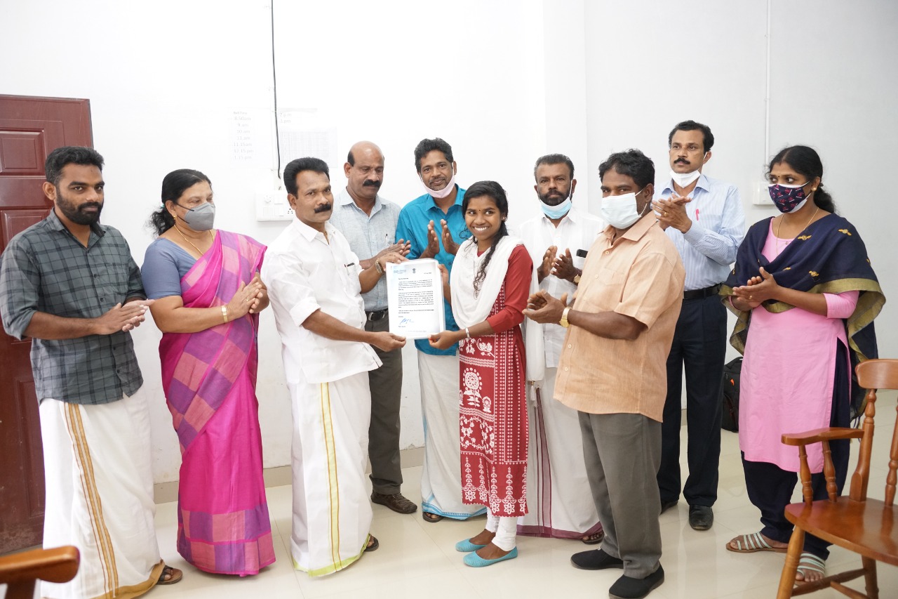 ഇൻസ്റ്റിറ്റ്യൂട്ട് ഓഫ് ട്രൈബൽ സ്റ്റഡീസ് ആൻഡ് റിസർച്ചിൽ (ഐടിഎസ്ആർ) അധ്യാപികയായി നിയമിതയായ മിഥു മോൾക്ക് അഭിനന്ദനം അറിയിച്ച് രാഹുൽ ഗാന്ധി എം.പി
