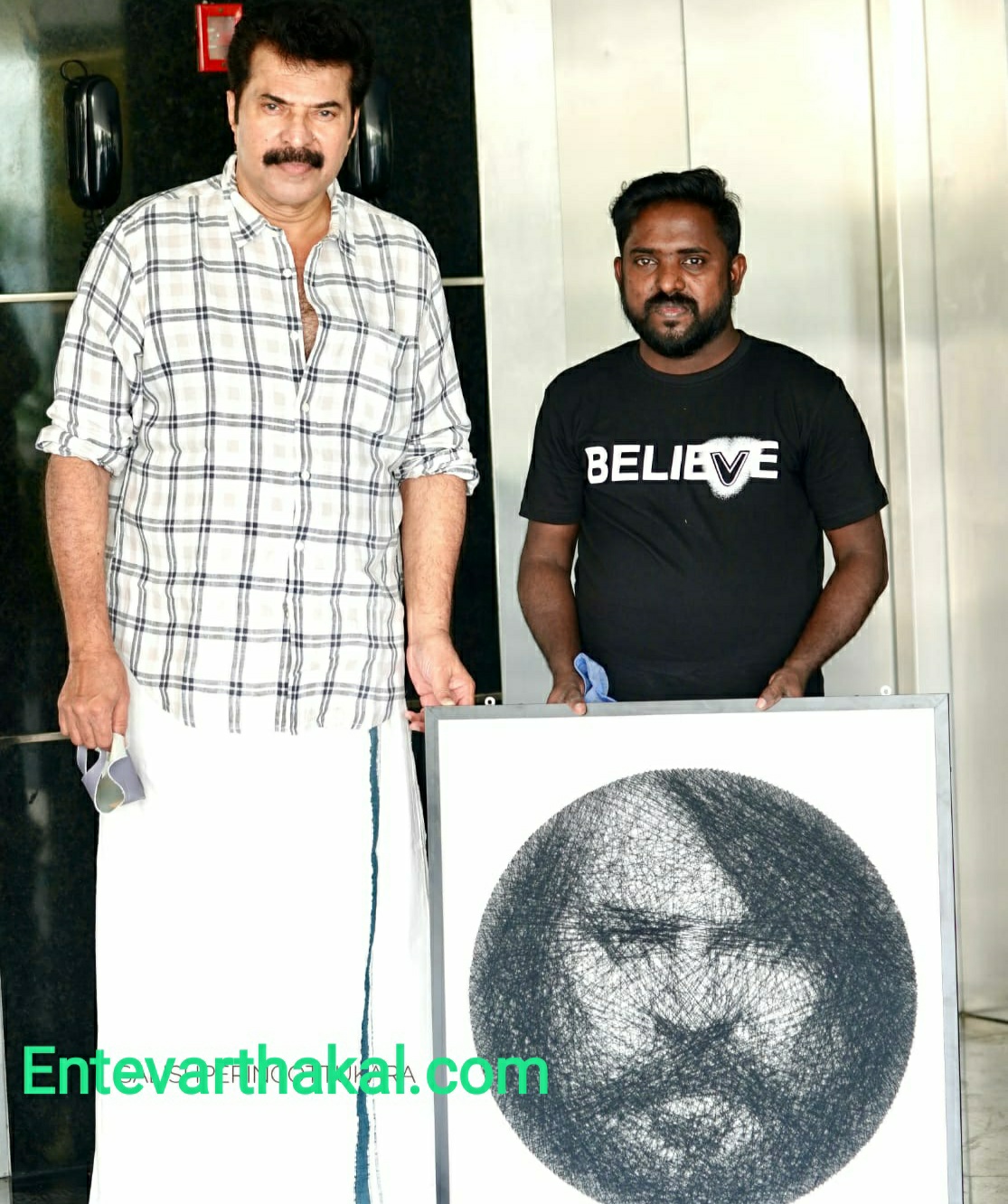 നൂല് കൊണ്ട് നിർമ്മിച്ച മെഗാസ്റ്റാർ മമ്മൂട്ടിയുടെ ചിത്രം പ്രിയ താരത്തിന് സമർപ്പിച്ച് അനിൽ ചുണ്ടേൽ