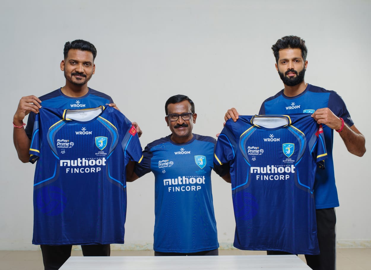 പ്രൈം വോളിബോള്‍ ലീഗിനുള്ള കൊച്ചി ബ്ലൂ സ്‌പൈക്കേഴ്‌സിന്റെ ജേഴ്‌സി പുറത്തിറക്കി