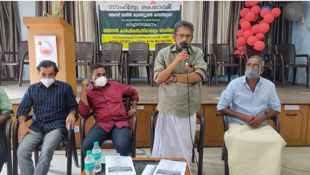 കൃഷിഭൂമി വിൽക്കപ്പെടുന്ന കാലത്ത് സർഗ്ഗാത്മകതയും കൃഷിയിൽ നിന്നകന്നു: യു.കെ.കുമാരൻ