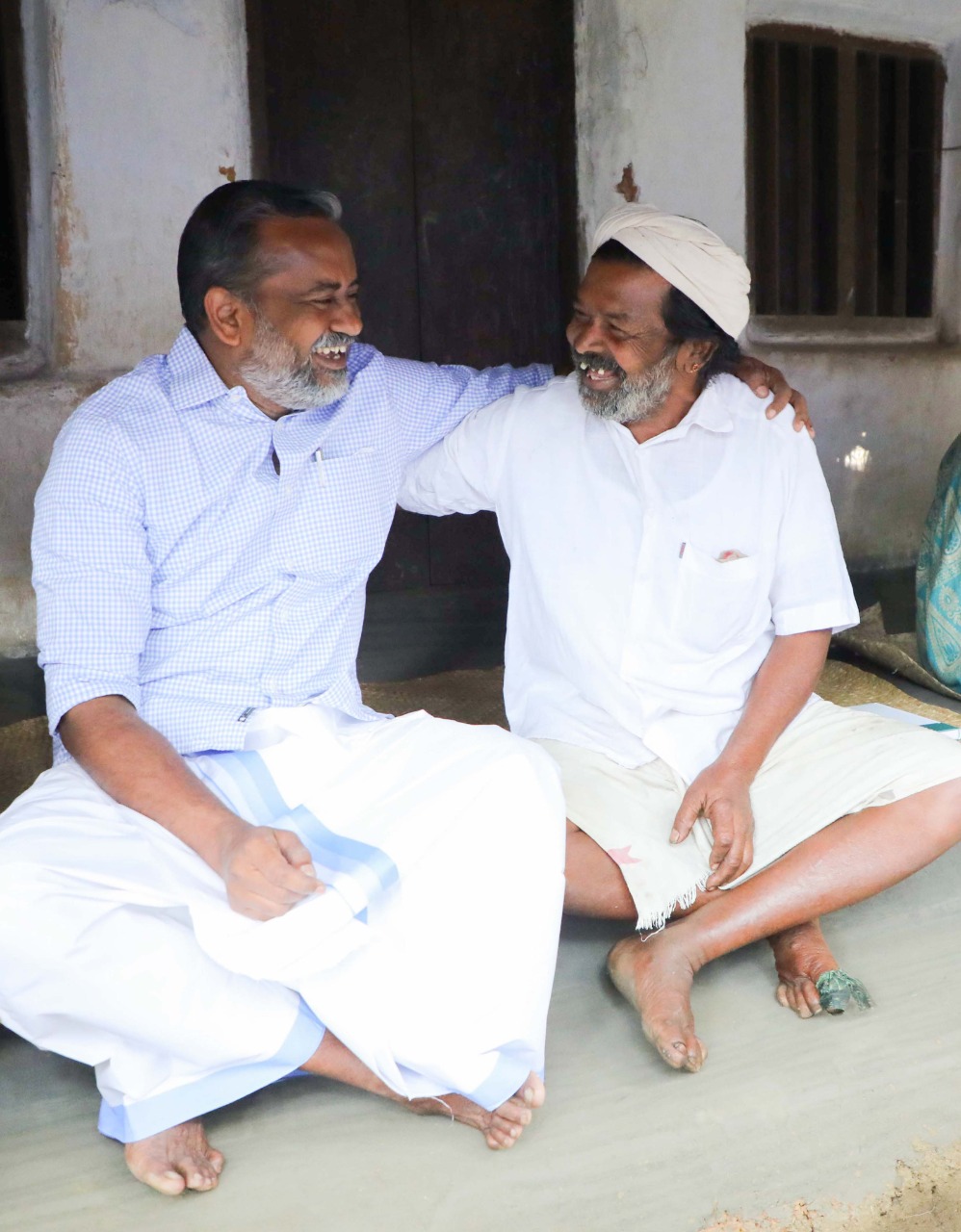 വാക്കുപാലിച്ചു; രാമേട്ടന്റെ പുല്ലുവീട്ടിൽ മന്ത്രിയെത്തി