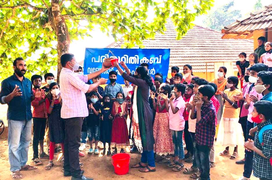 പറവകൾക്ക് കുടിനീരെരുക്കി വഞ്ഞോട് എ.യു.പി സ്കൂൾ വിദ്യാർത്ഥികൾ